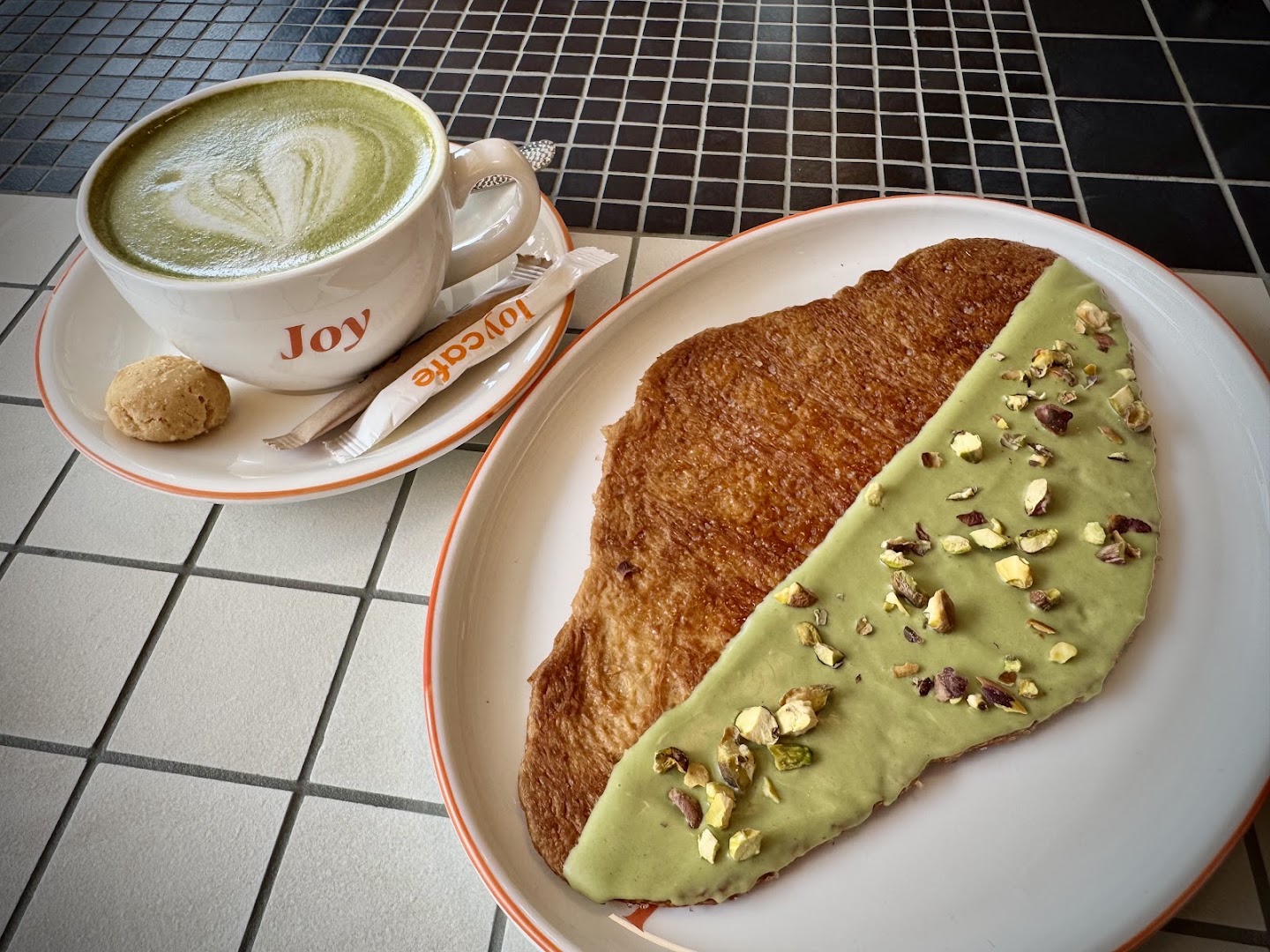 Joy Cafe: appetizing, high-quality food photography