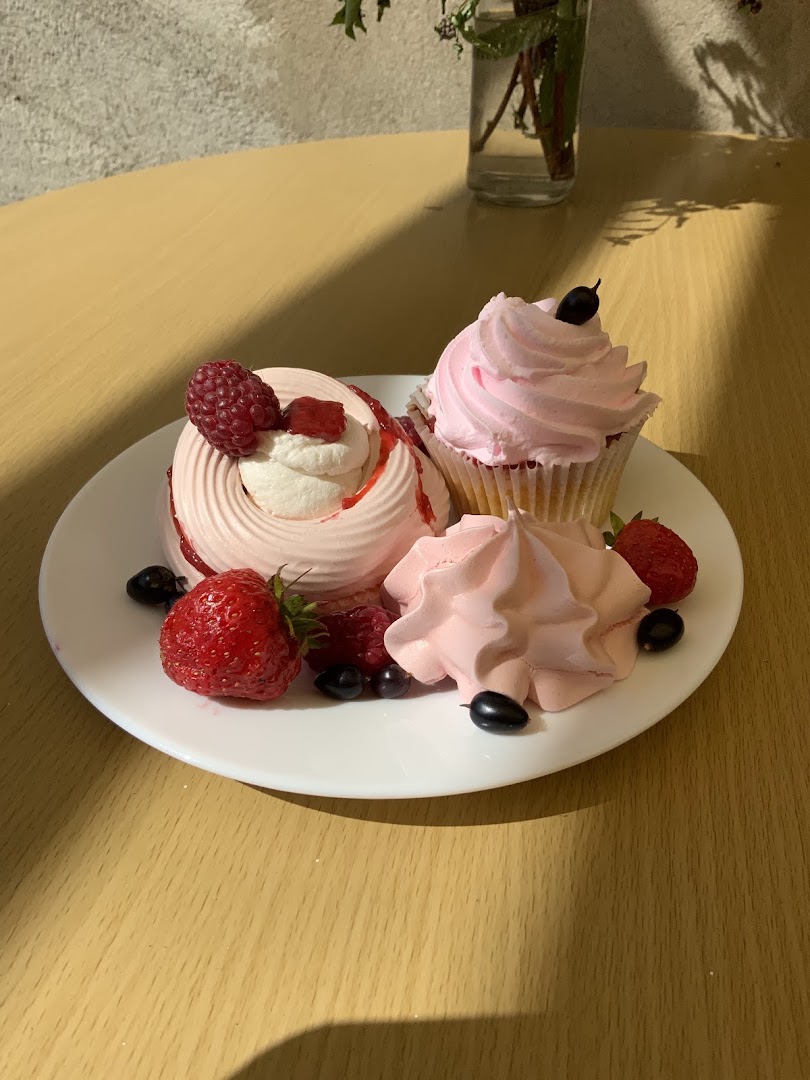 Shamam's Macarons: appetizing photo of served desserts