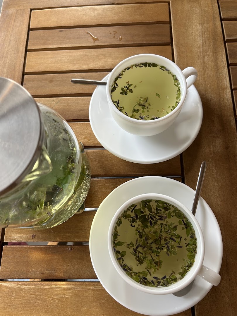 Shamam's Macarons: appetizing photo of served tea