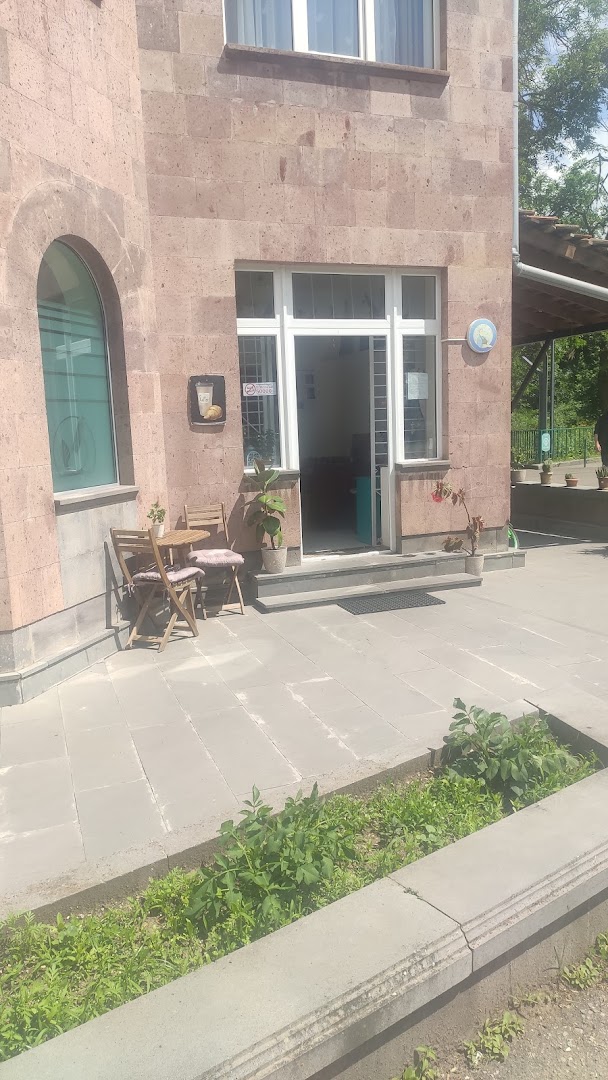 Shamam's Macarons: clear exterior view of venue