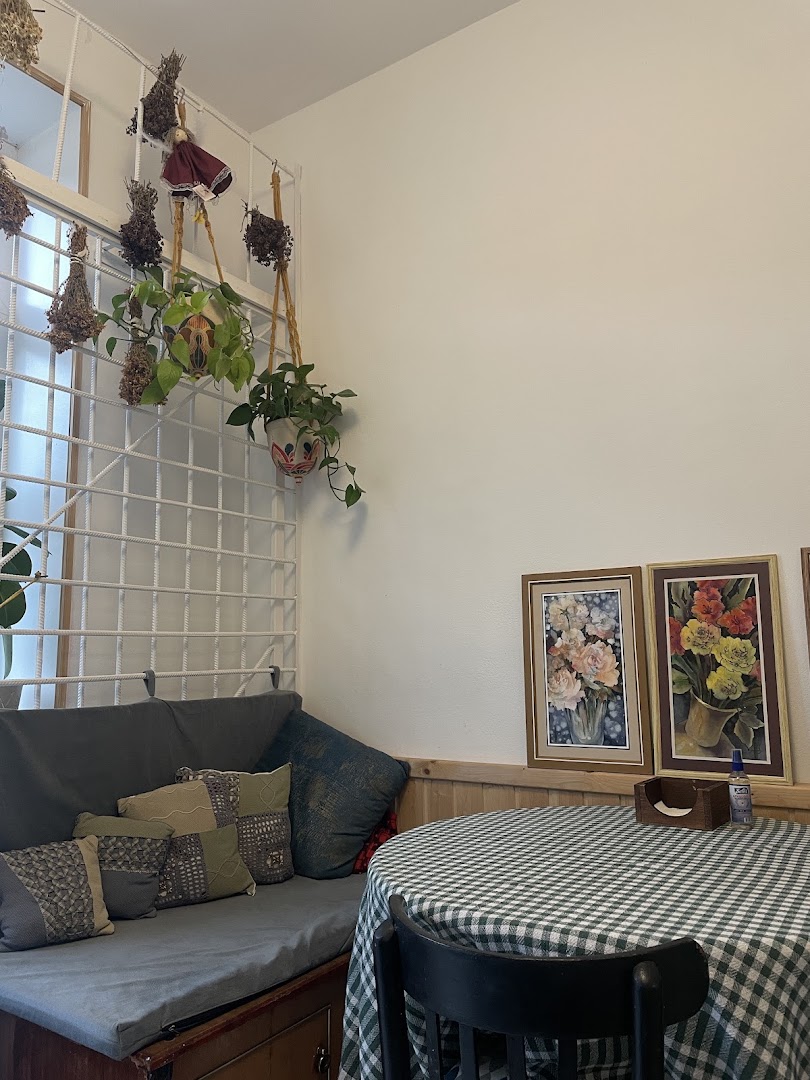 Shamam's Macarons: cozy venue interior atmosphere
