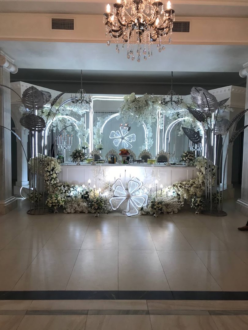 VAN Restaurant & Hotel: professional photo of event setup
