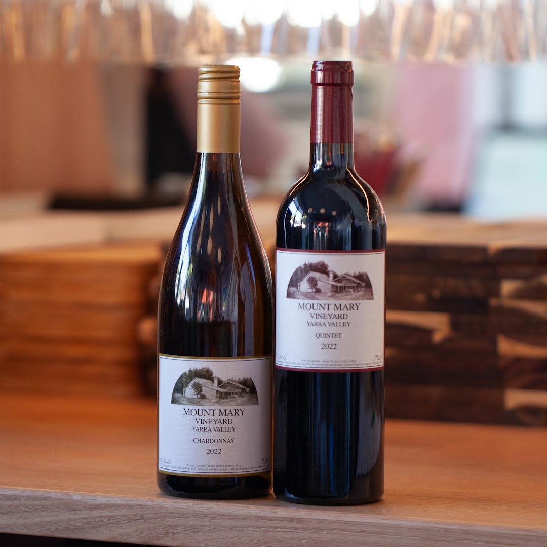 BAR SEPTIMUS: professional quality wine bottle photo