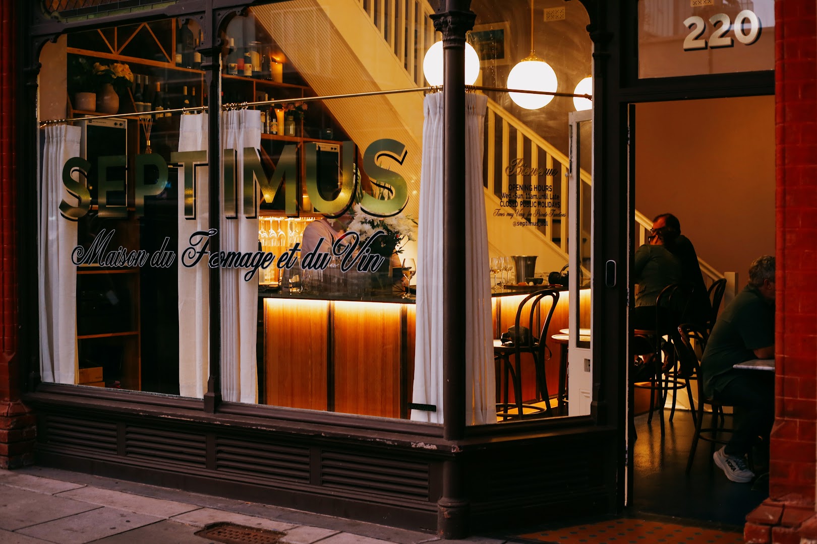 BAR SEPTIMUS: inviting and professional storefront shot