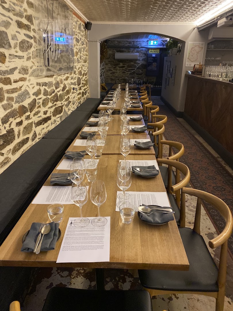 Hellbound Wine Bar: clear, inviting interior dining space