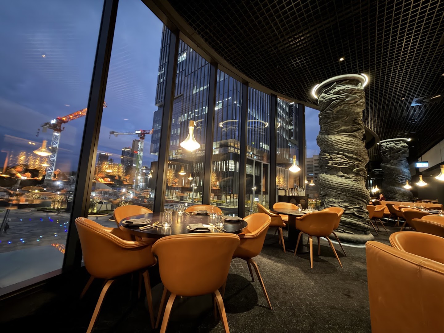 Huami: high quality interior atmosphere shot