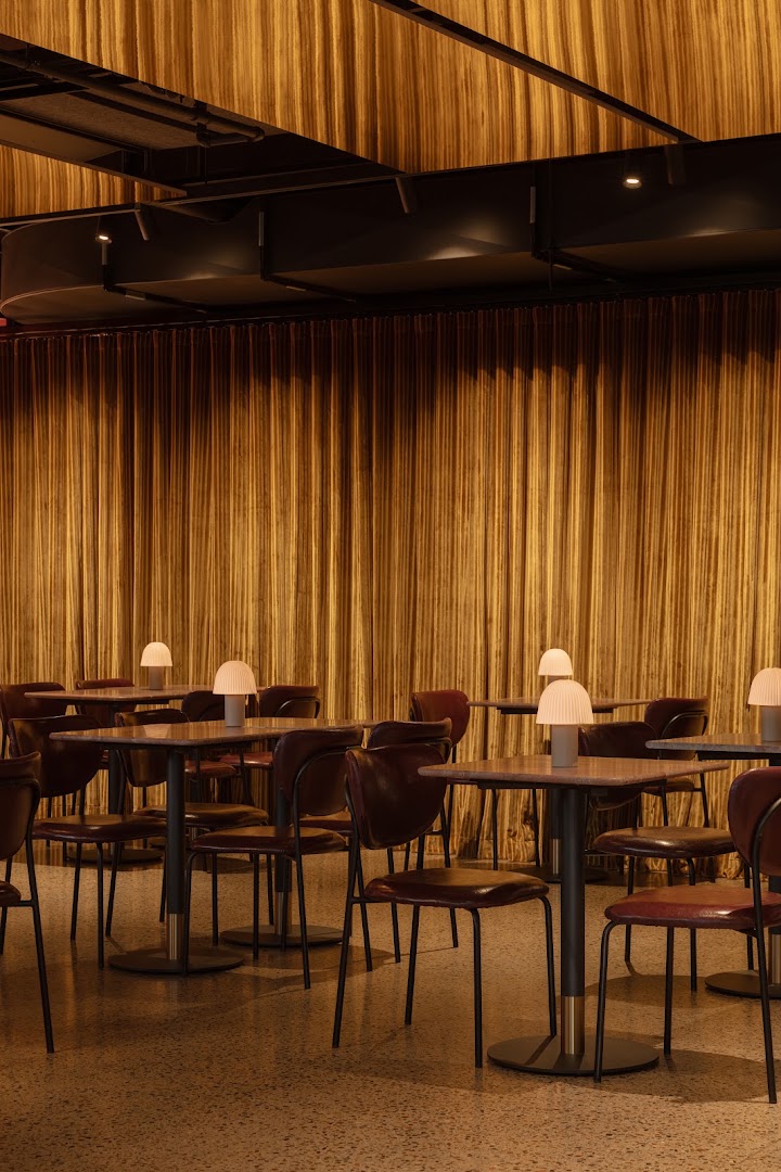 Lola's Wine Bar: professional atmosphere and interior shot