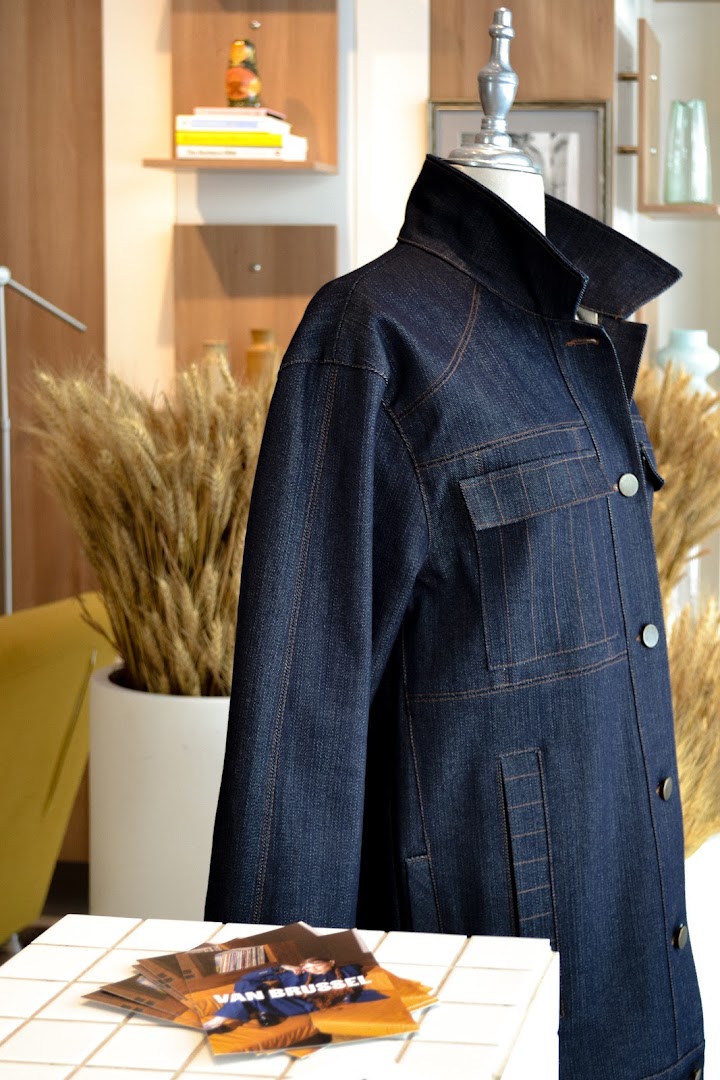 VAN BRUSSEL: professional product display photo