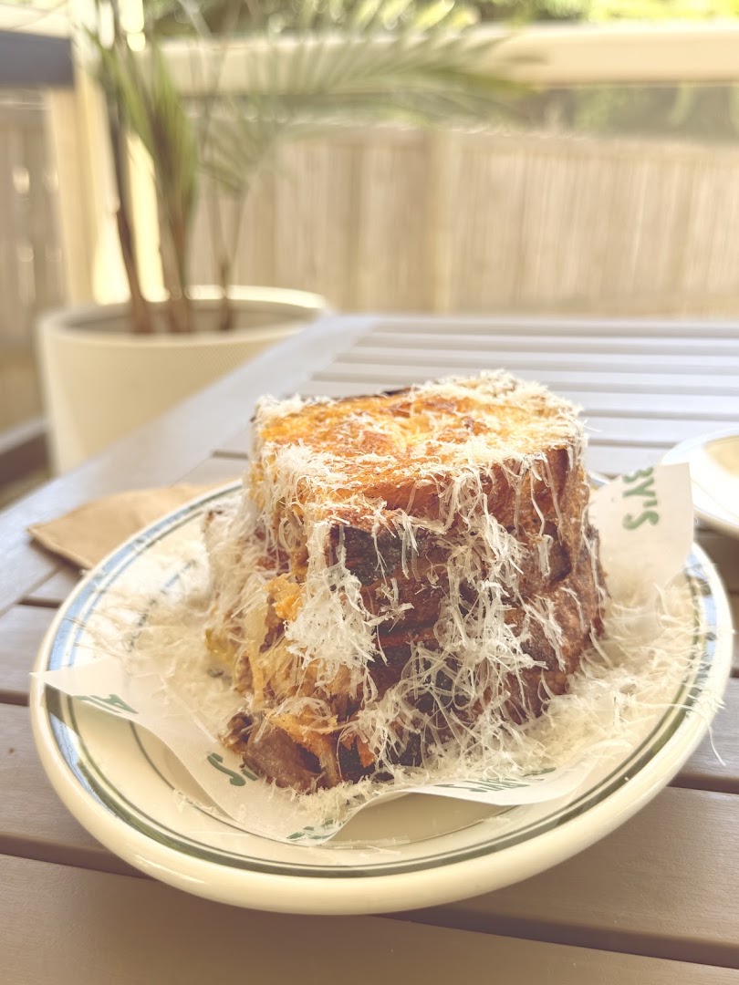 Alby's: appetizing photo of bar food