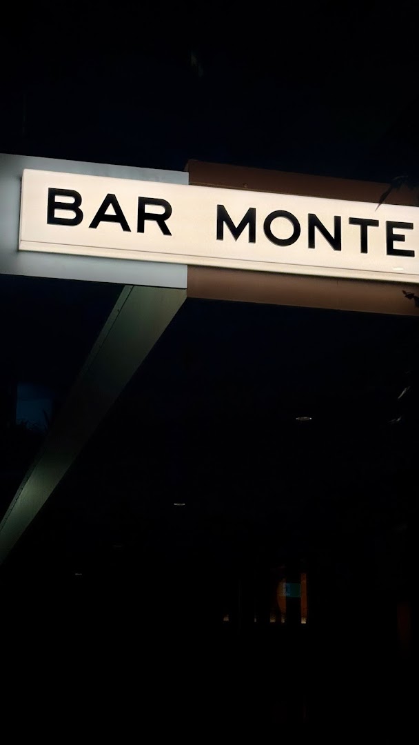 Bar Monte: clear signage of the venue