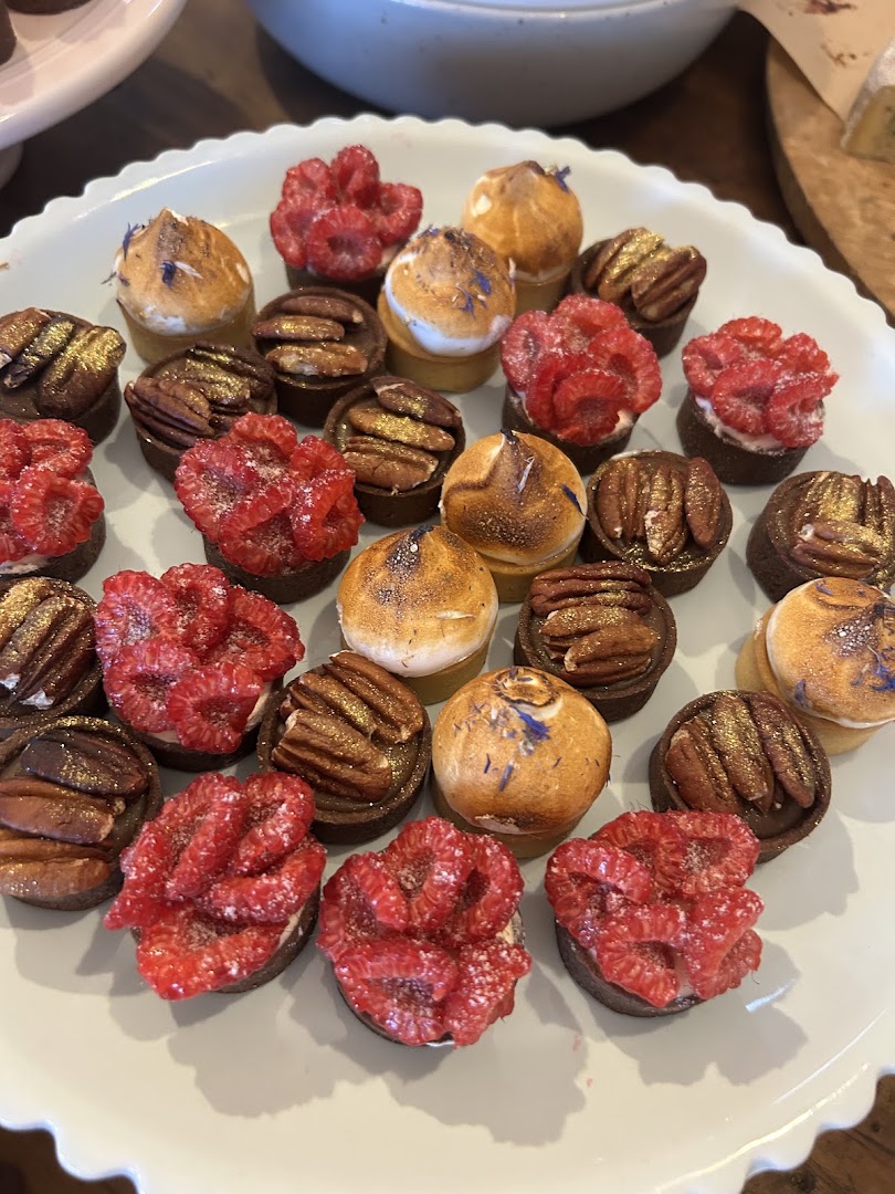 Eclair at the Bay: appetizing photo of fresh pastries