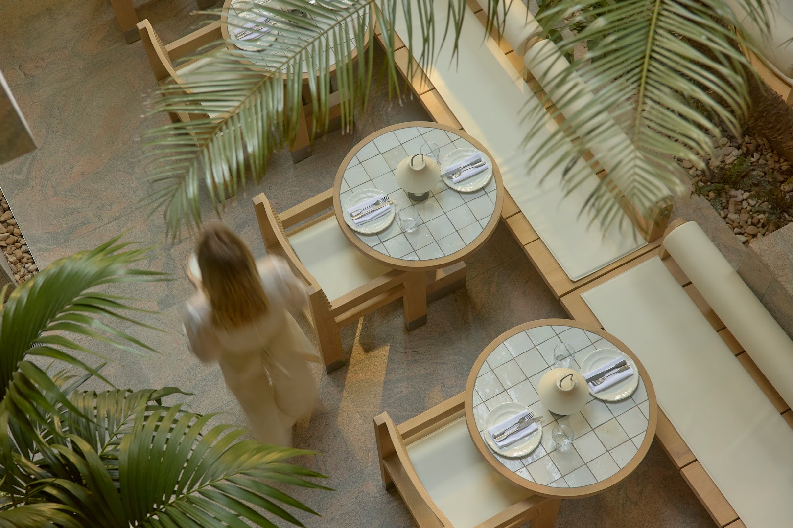 Golden Avenue: high quality interior atmosphere shot