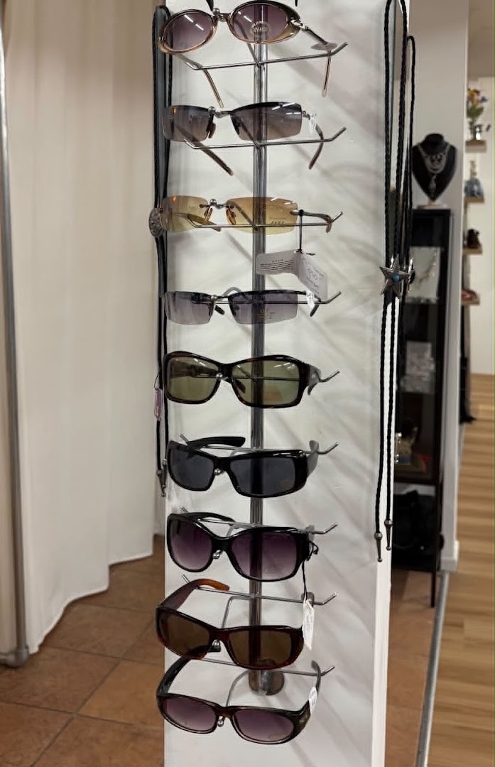 Millennial Vintage: clear display of shop products