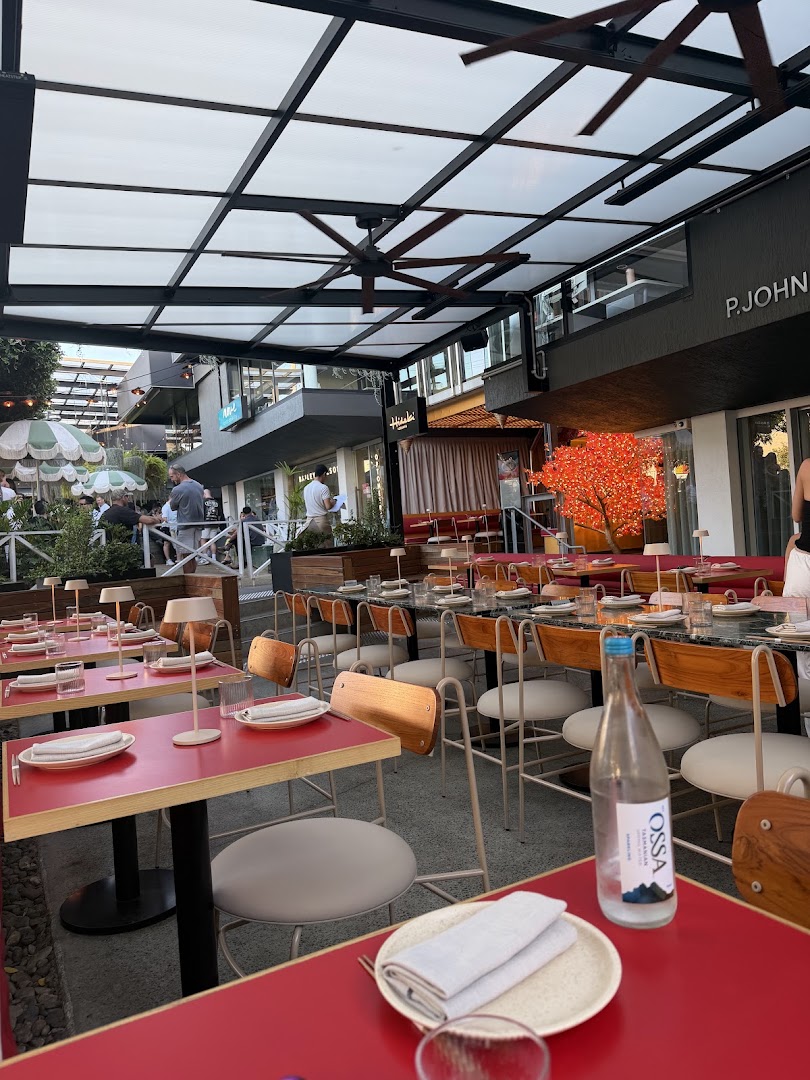 NIIWA: inviting and professional restaurant terrace