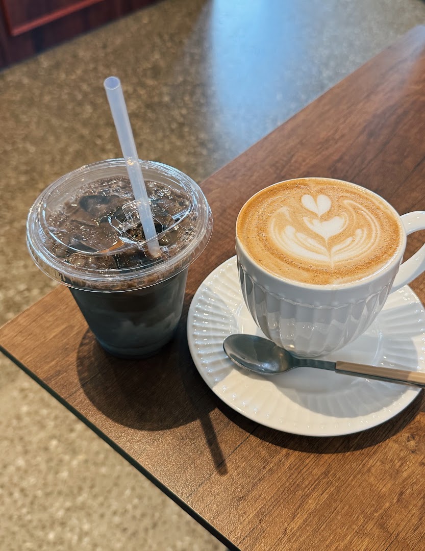NOS. Bakehouse: appetizing photo of coffee drinks