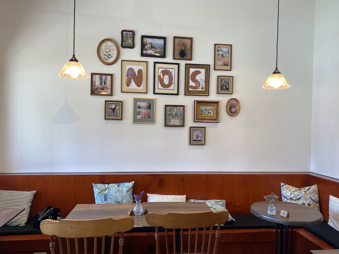 NOS. Bakehouse: attractive and clean interior shot