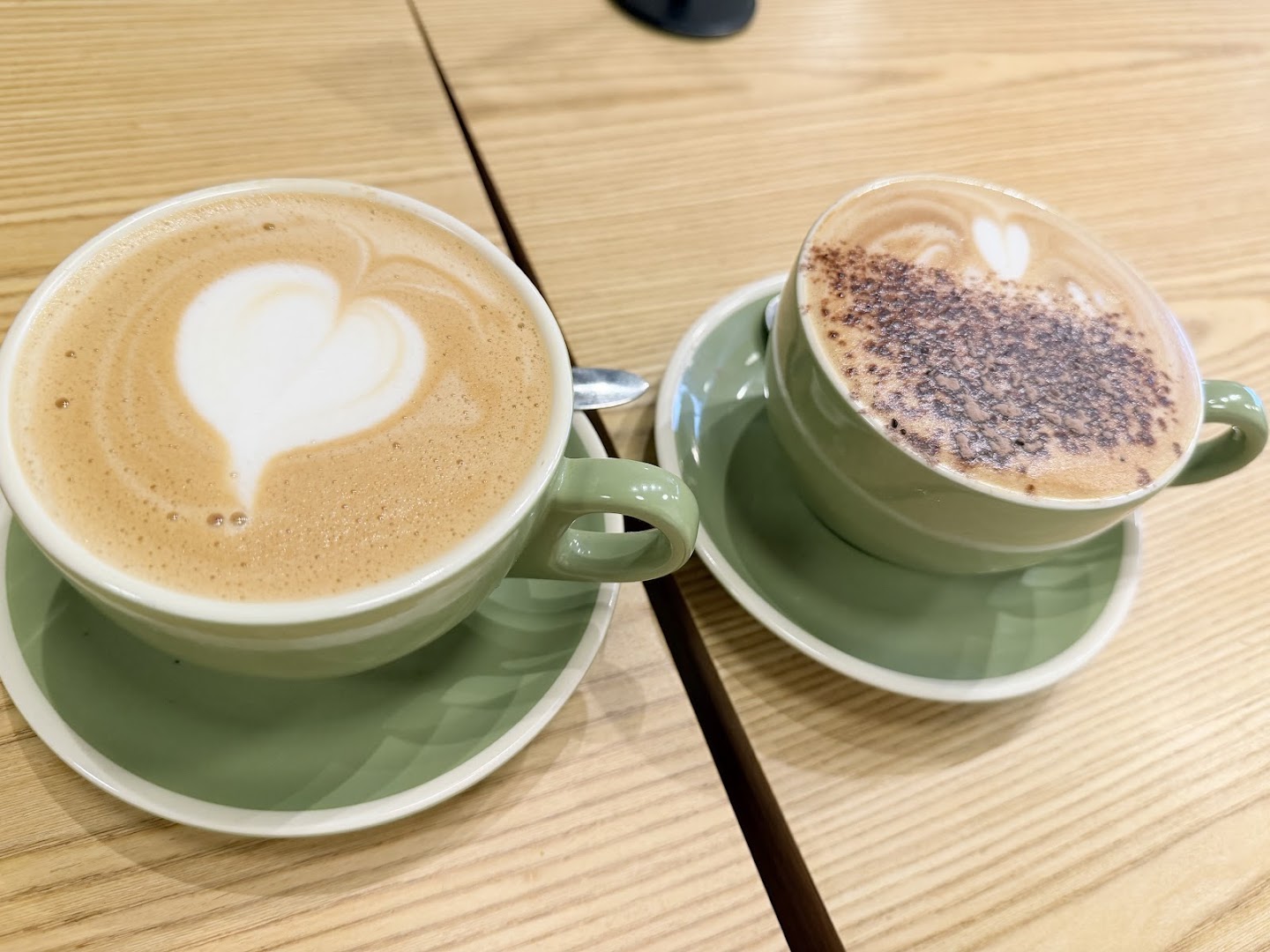 Semi-Semi: appetizing photo of coffee drinks