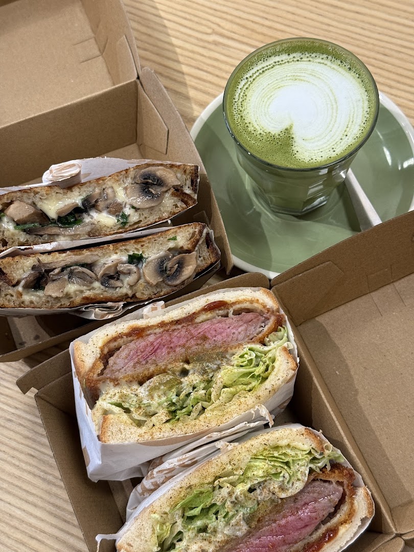 Semi-Semi: appetizing food and drink presentation
