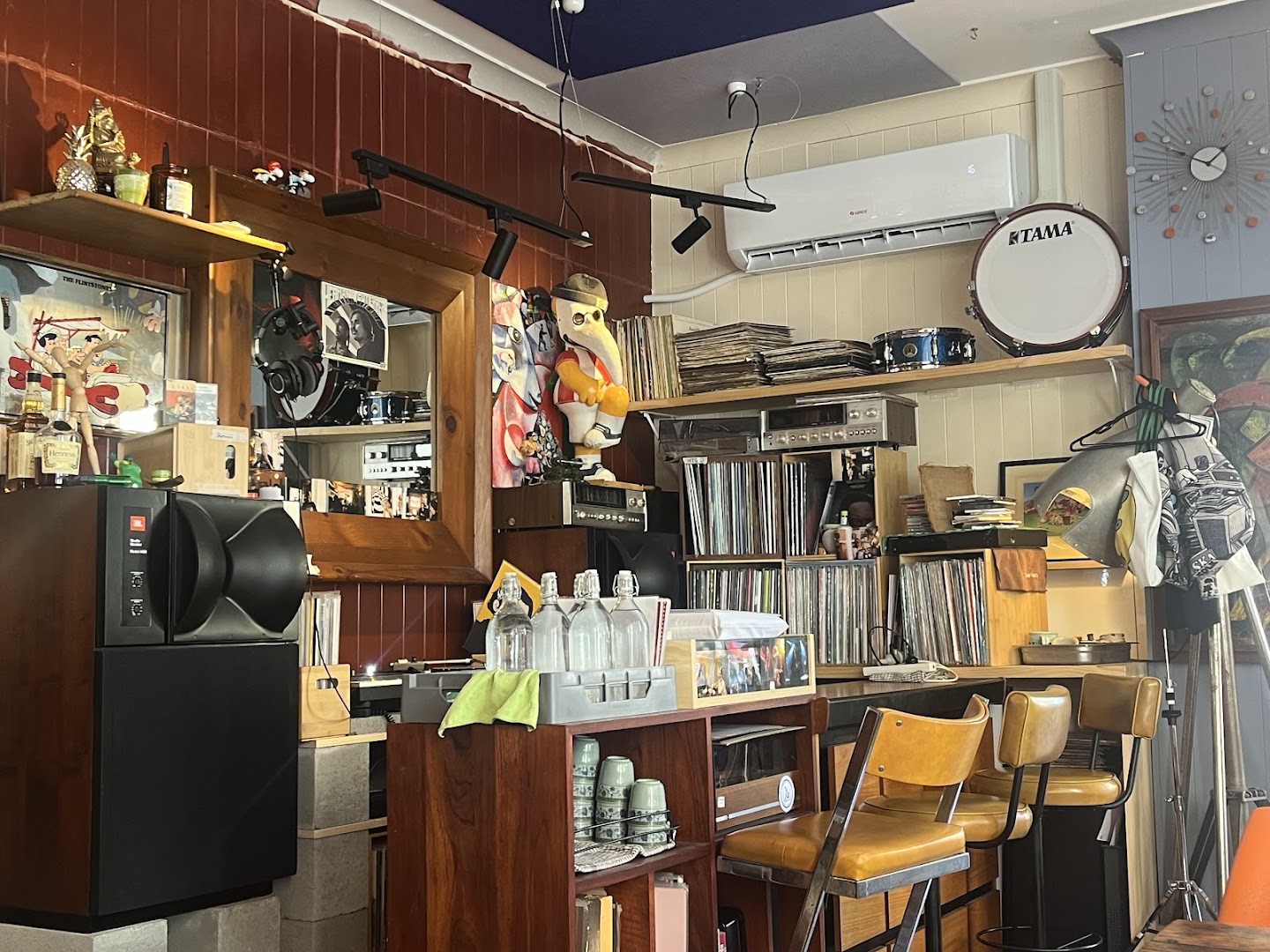 So What Stereo: venue atmosphere and interior
