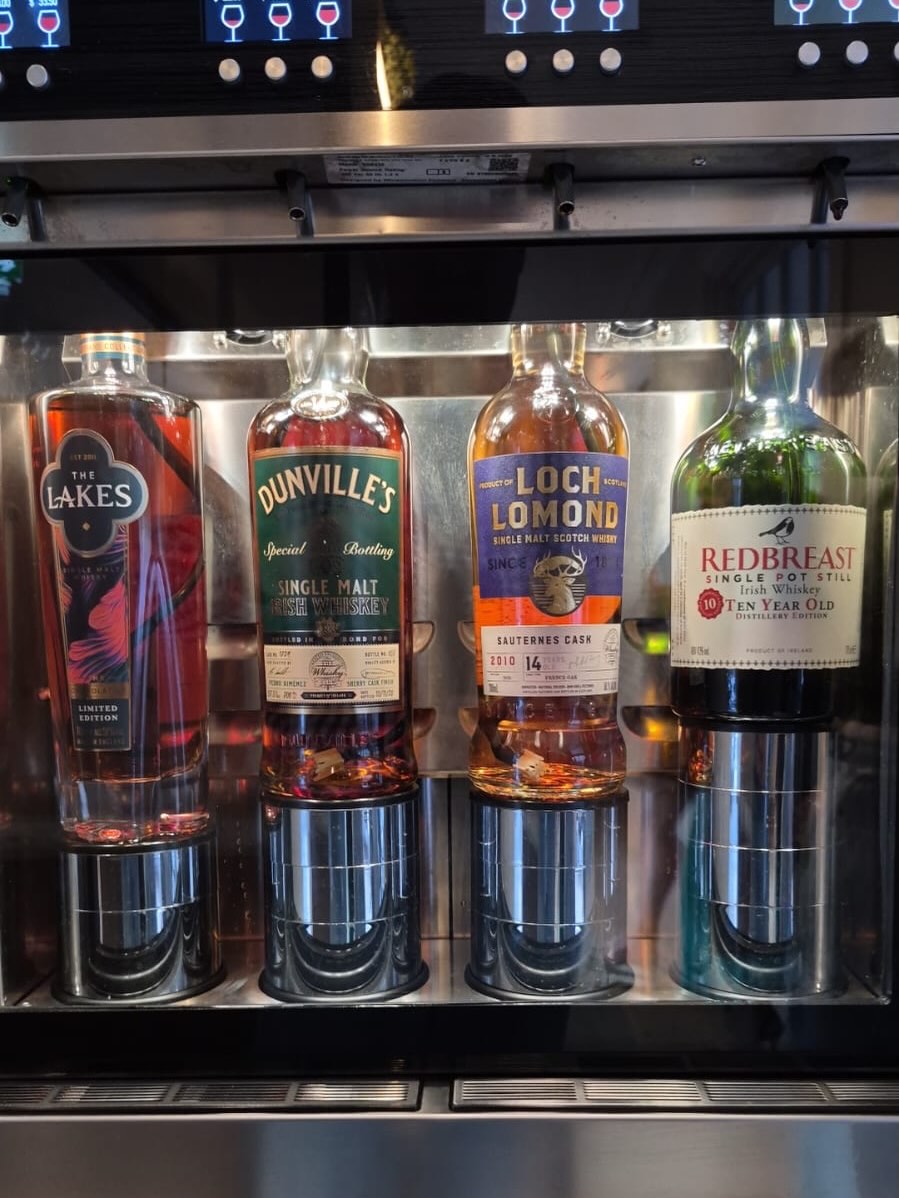 Stickybeak: high quality display of drinks