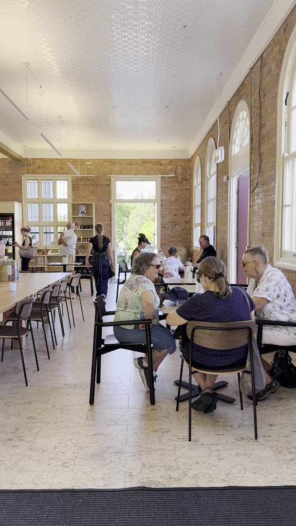toms.kitchen: clear shot of venue interior