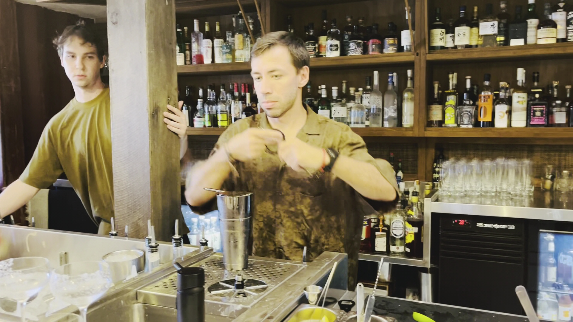 The Belongil Bistro: professional staff preparing drinks