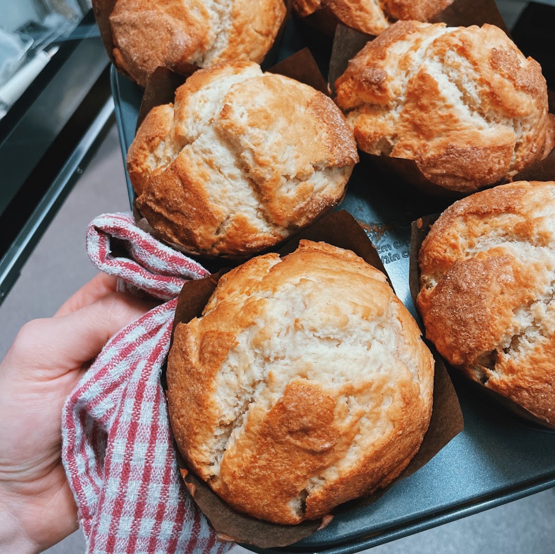 Coffee Buoy: appetizing photo of fresh muffins
