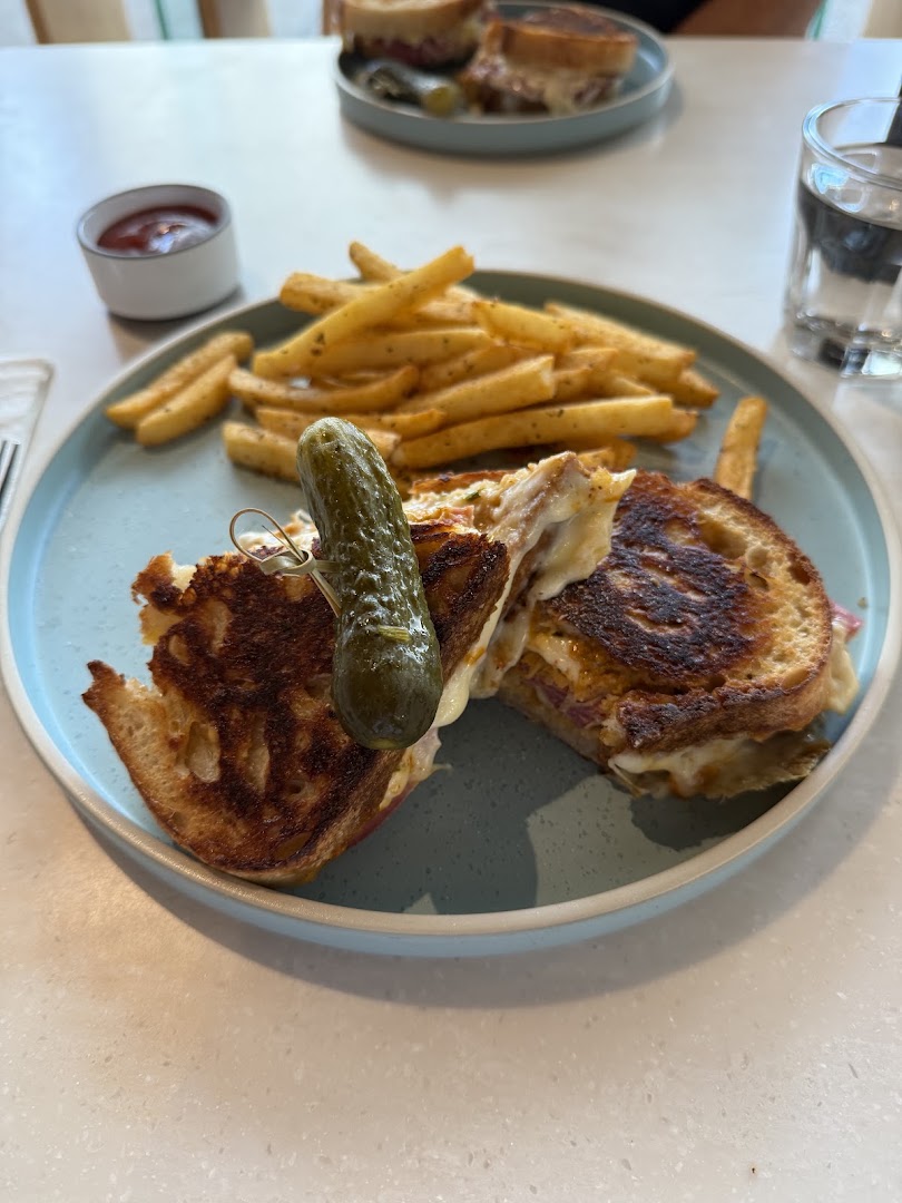 Coffee Buoy: appetizing photo of brunch food