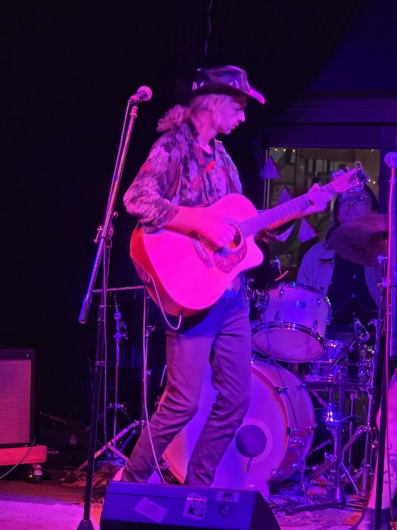 Dissent Cafe and Bar: live music venue atmosphere