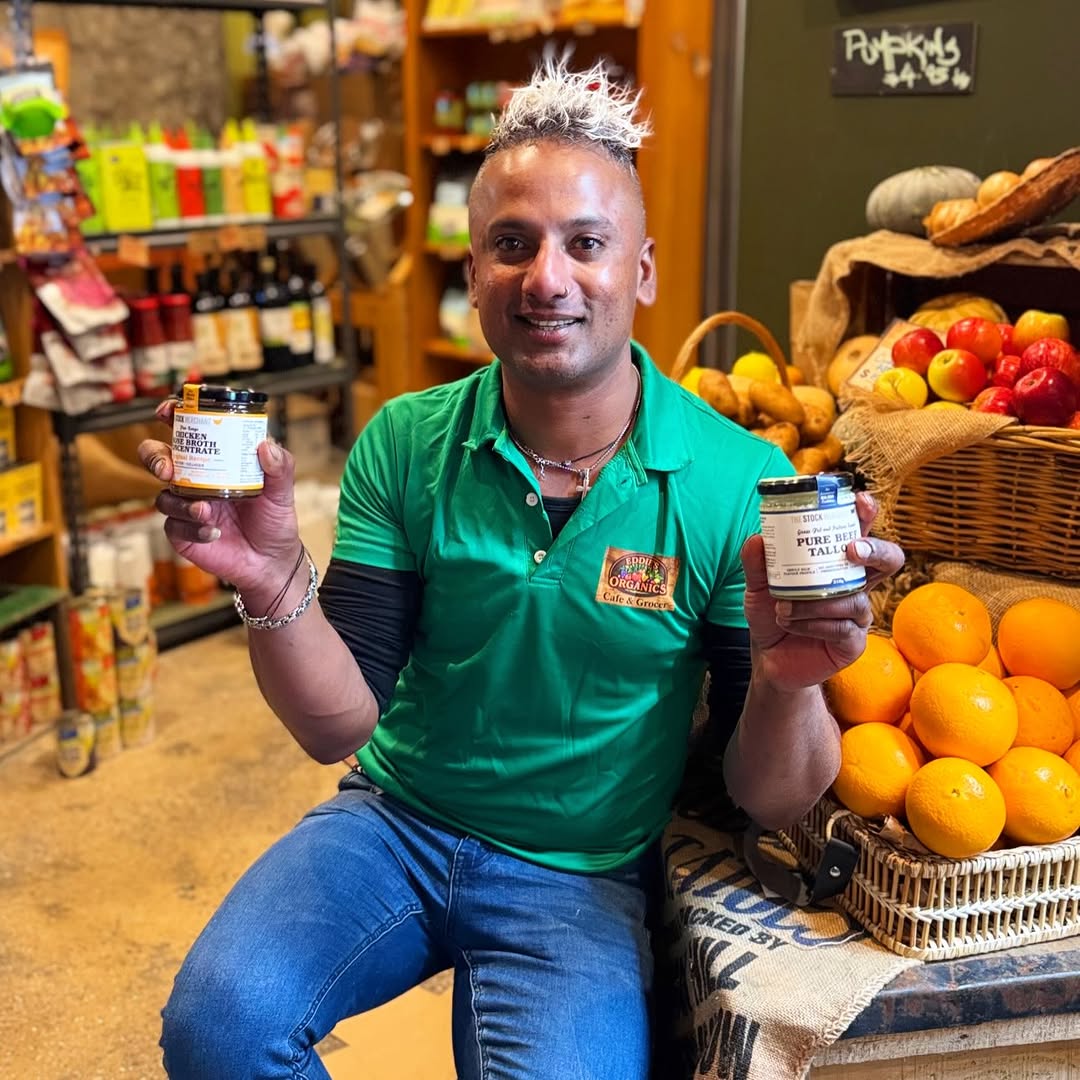 Eddie's Organics: professional staff photo showcasing products
