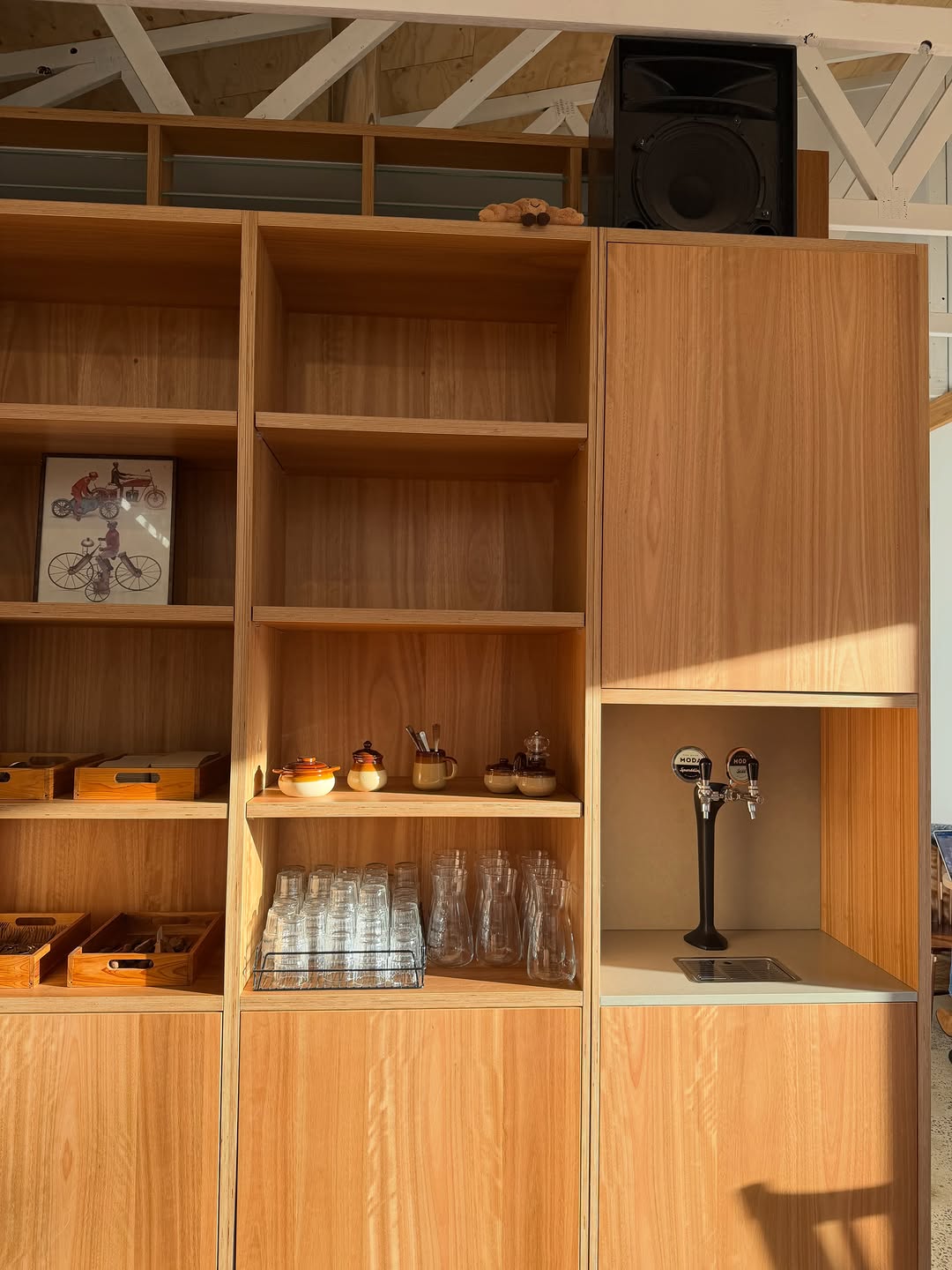UNDER BAKERY: clean aesthetic interior shot