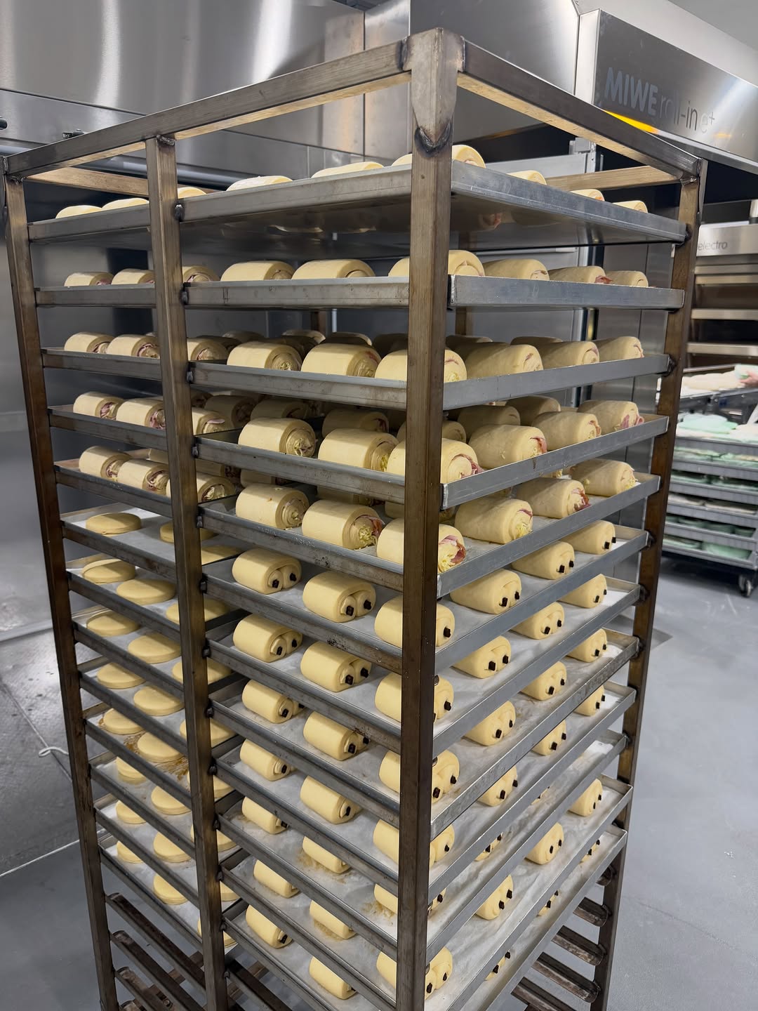 UNDER BAKERY: professional bakery production process