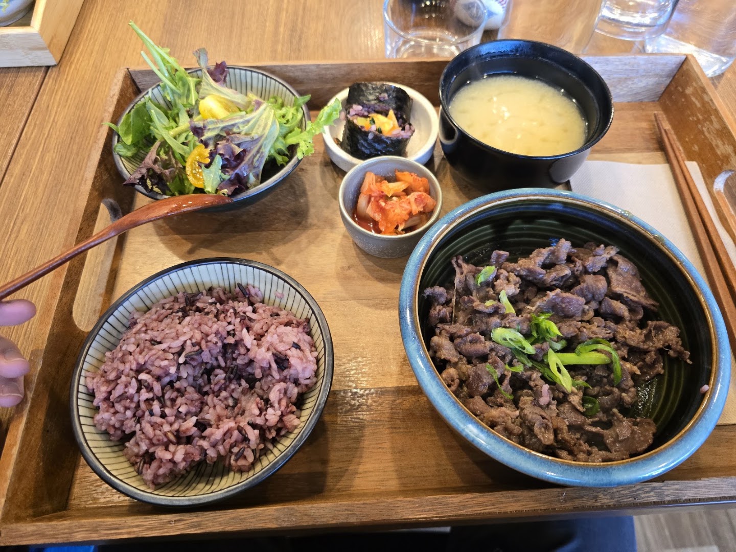 Zero Complex: appetizing photo of served meal