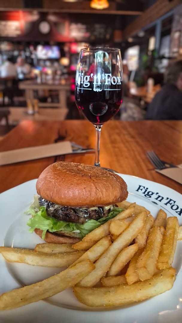 Fig 'n' Fox: appetizing food and drink presentation