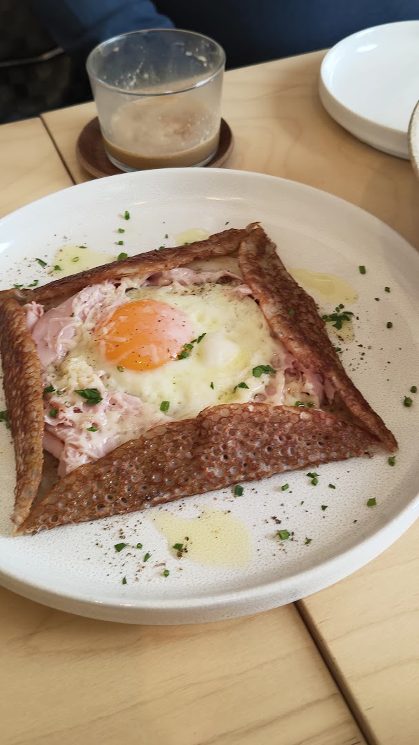 Erda: appetizing photo of served food