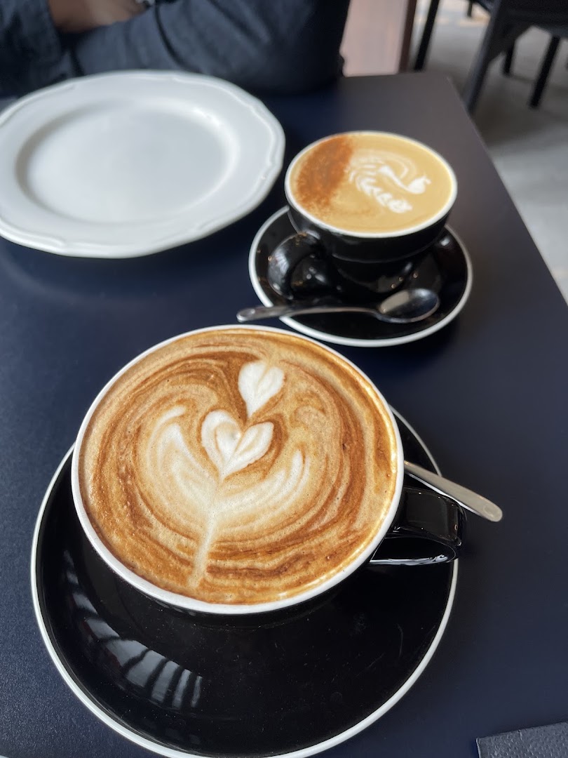 Six Russell Bistro: appetizing photo of coffee drinks