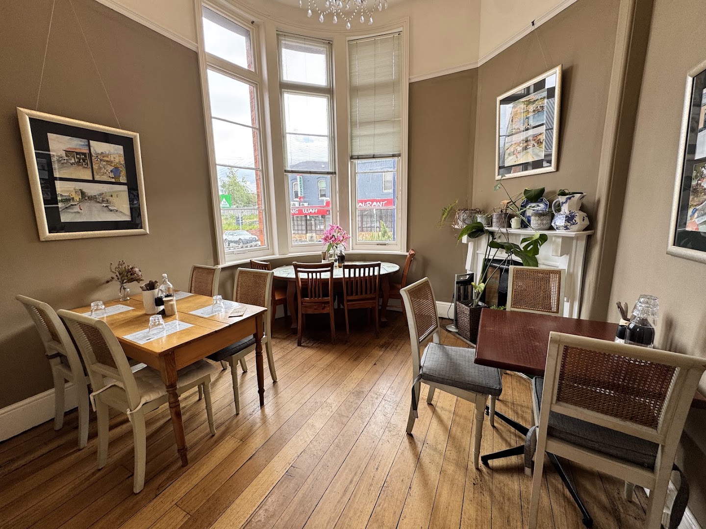 The Parcel Cafe: clear, inviting interior atmosphere