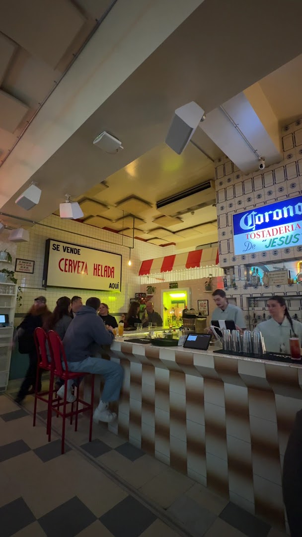 Santito: clear shot of restaurant interior