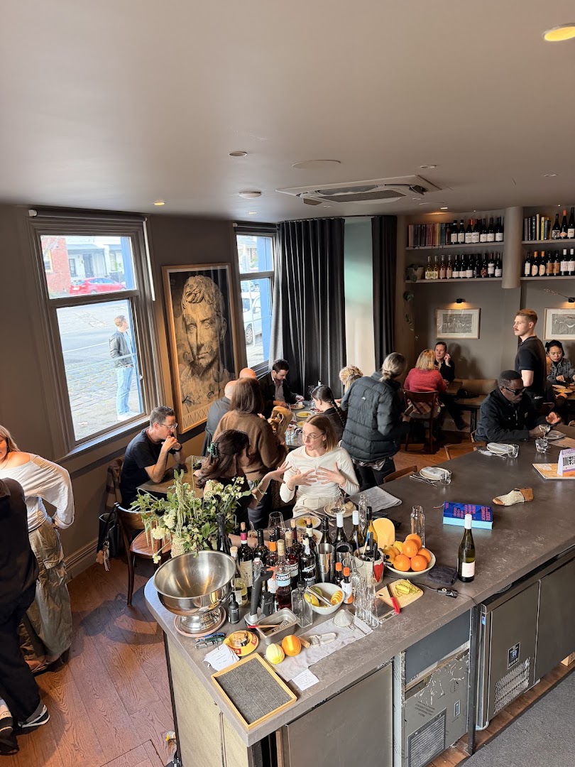 Suze: lively bar atmosphere well