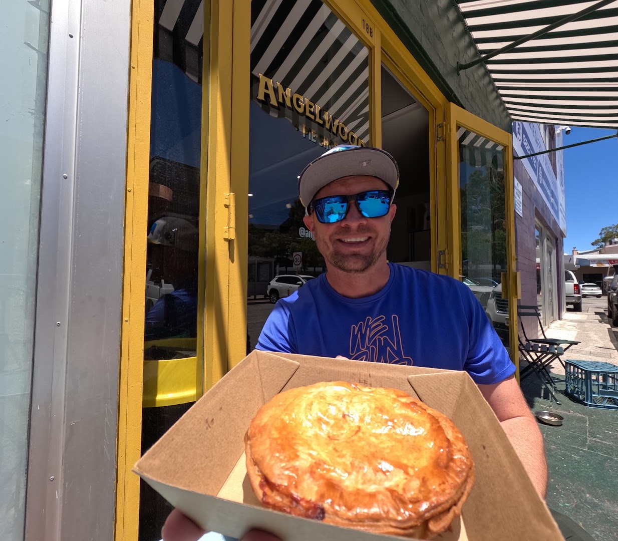 Angelwood: clear photo of customer and food