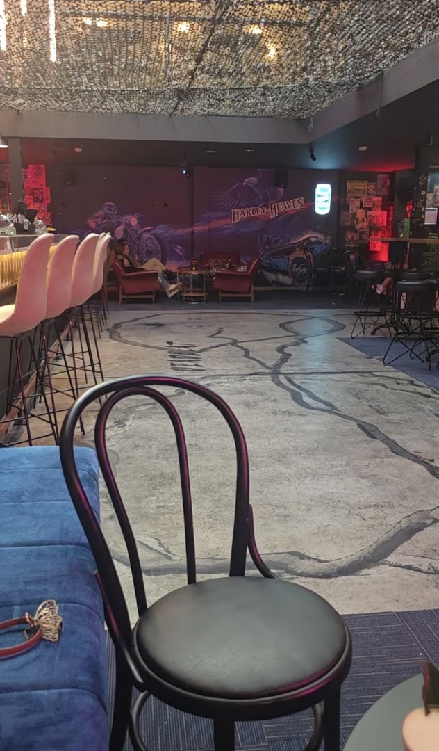 Deadbeat Bar: clear shot of venue interior