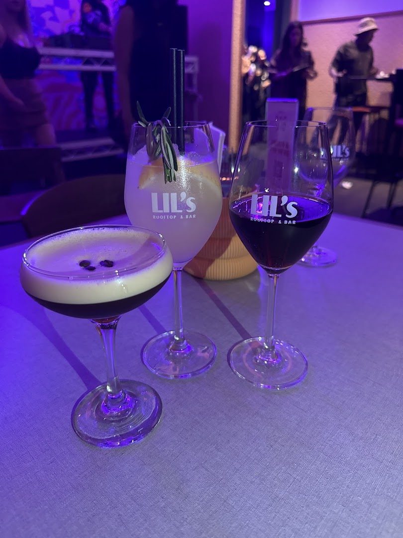 Lil's Rooftop: appealing photo of venue drinks