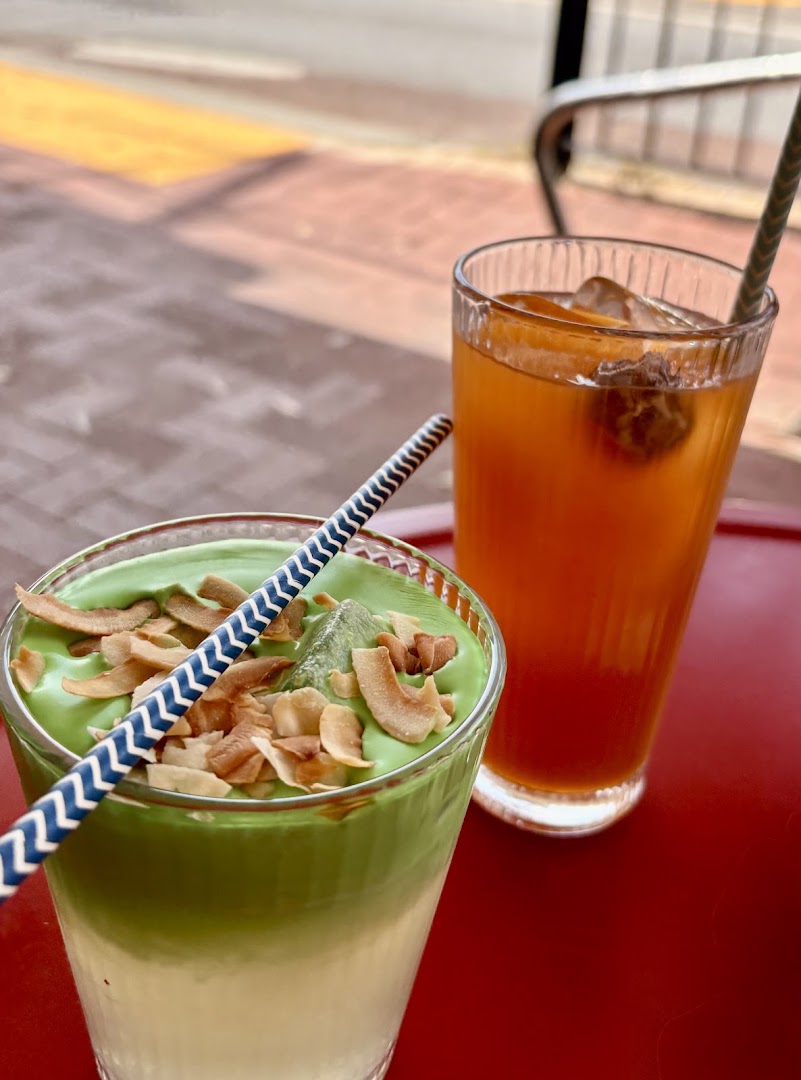 North 54: appetizing photo of restaurant drinks