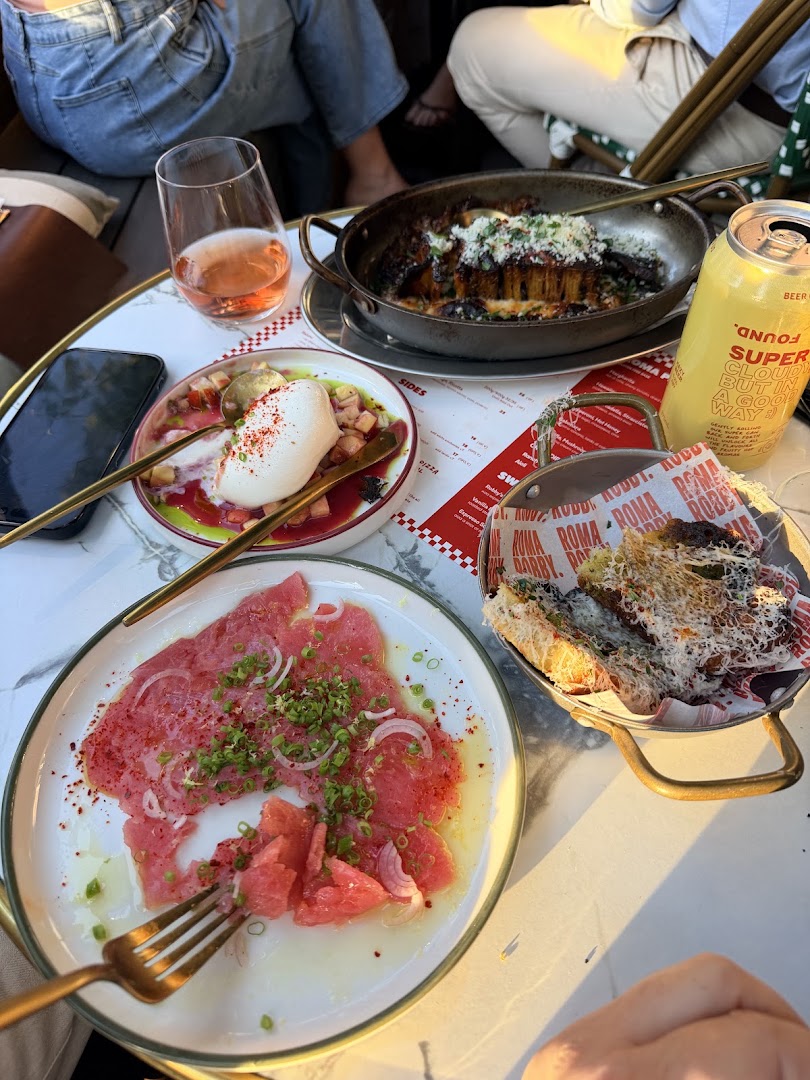 Roma Robby: appetizing food and restaurant atmosphere