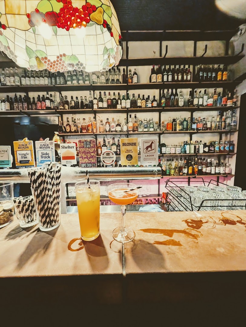 The Leadlight: inviting bar atmosphere and drinks