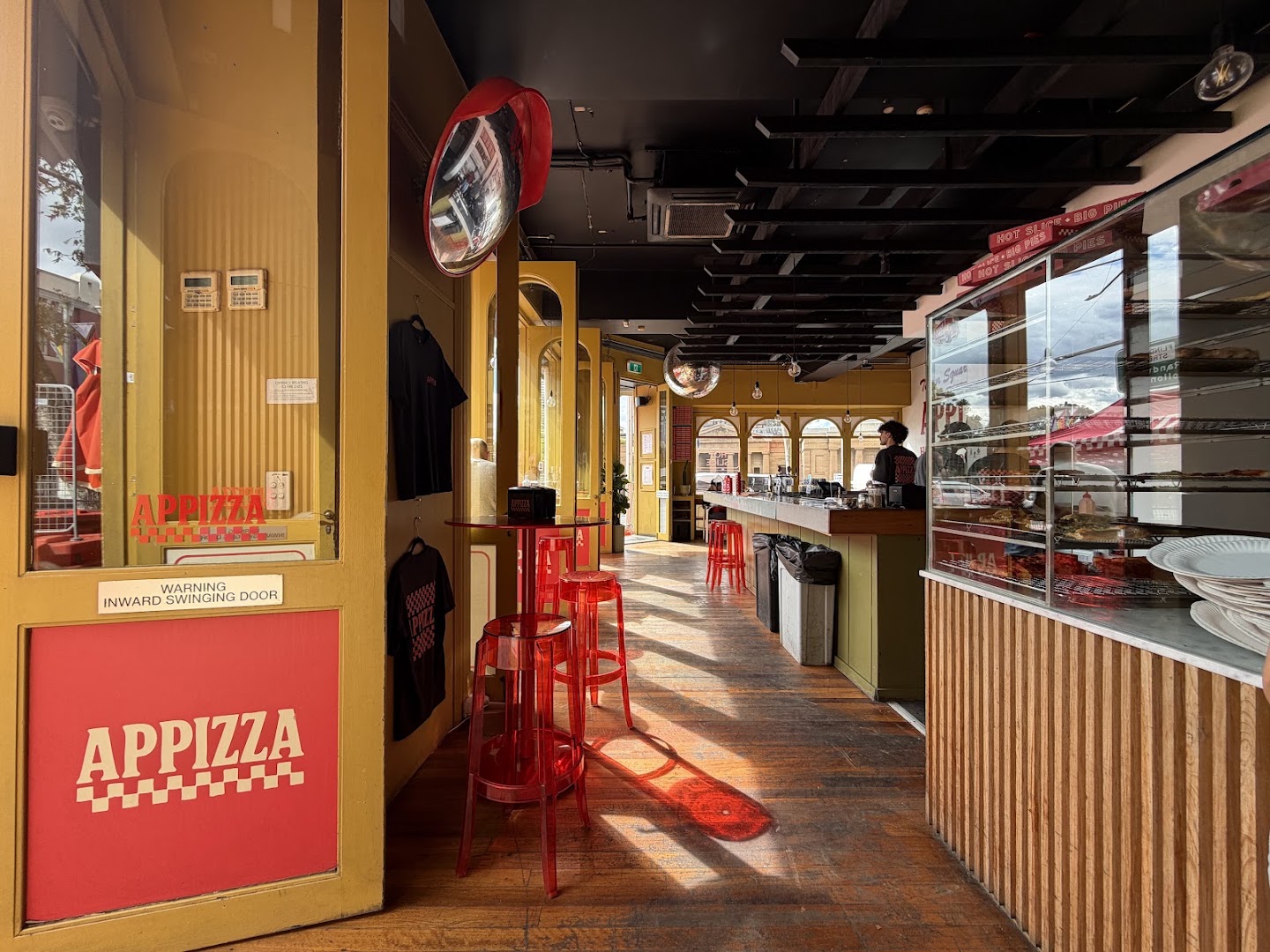 Appizza: clear, inviting interior restaurant shot