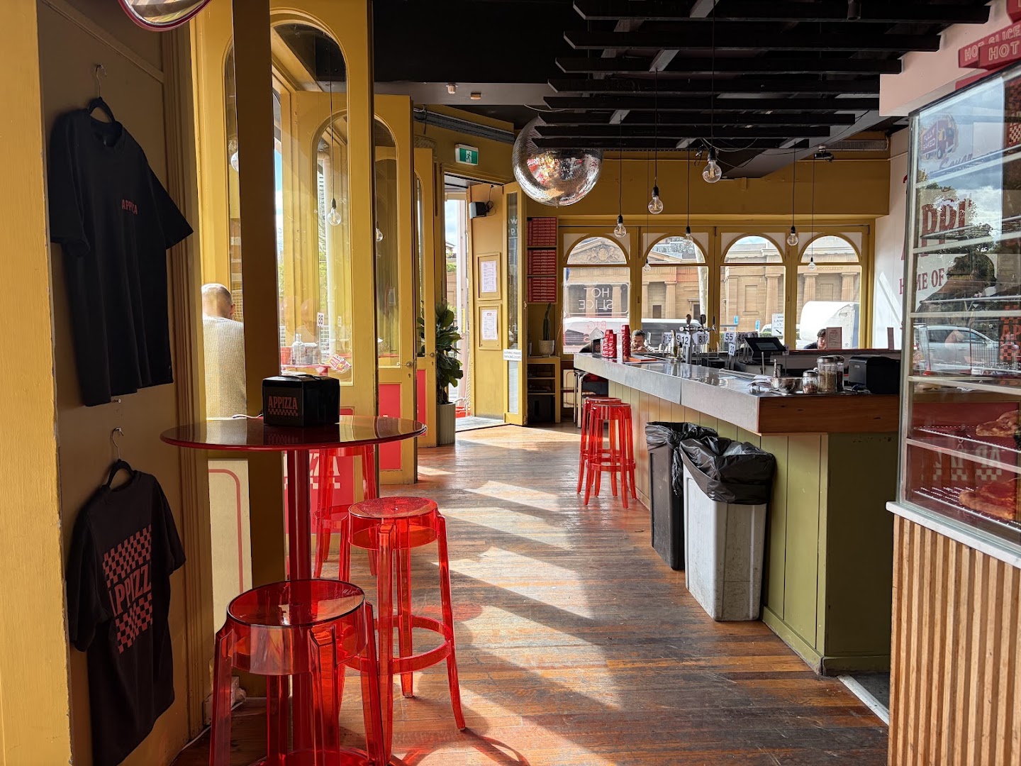 Appizza: clear shot of restaurant interior