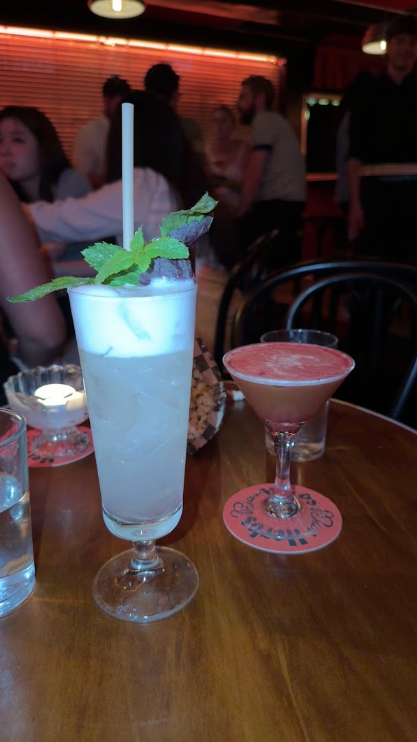 Bar Herbs: appealing photo of bar drinks