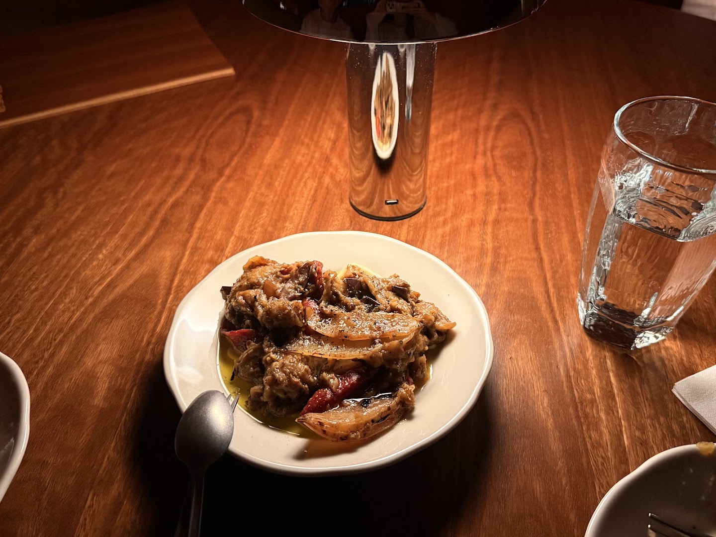Besa: appetizing food photography with nice lighting