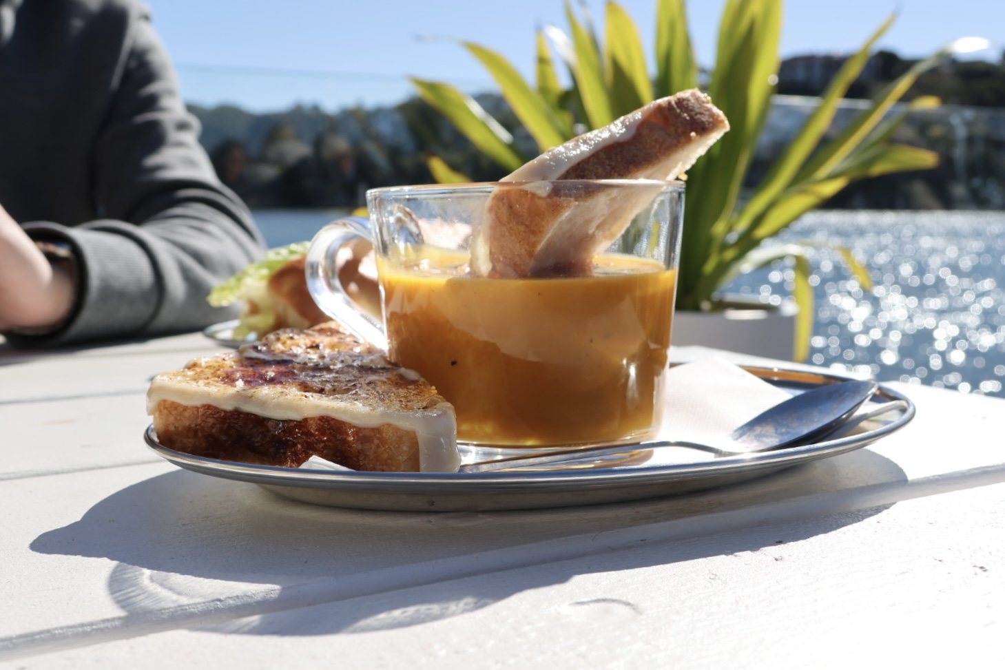 Buoy Kiosk: appealing food photography at venue